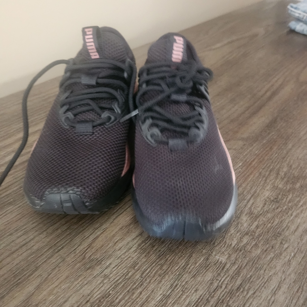 Puma womens sneakers - Picture 2 of 4